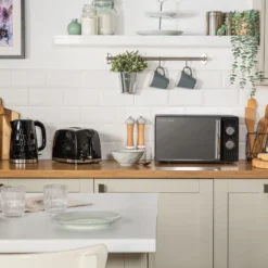 17 Litre Black Honeycomb Manual Microwave -russell hobbs Sales rhmm715b lifestyle 5